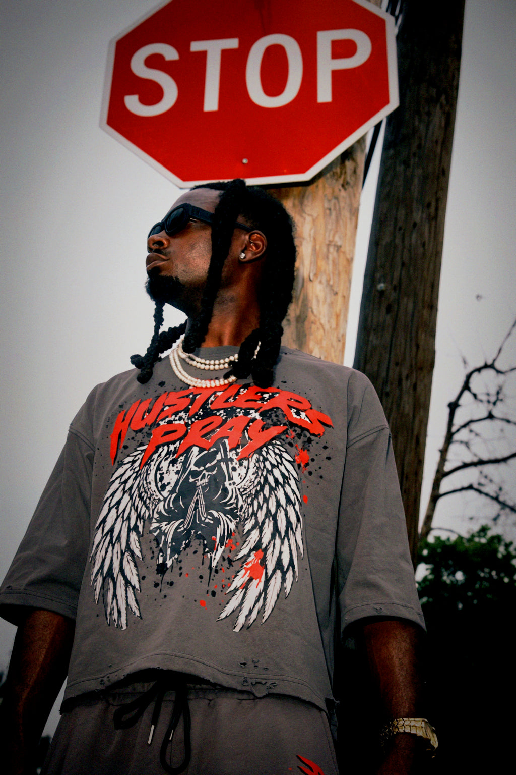 Hustlers Pray Graphic Heavyweight Distressed Tee
